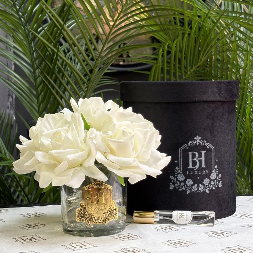 BH Luxury 7 Gül Beyaz Islak Dokulu Kokulu Güller