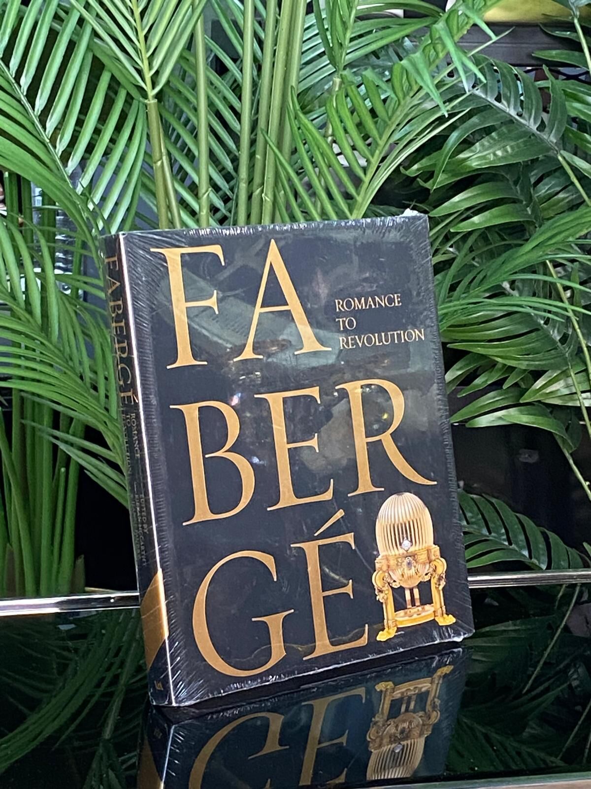 Faberge Romance To Revolutıon (25*29*2,5cm)