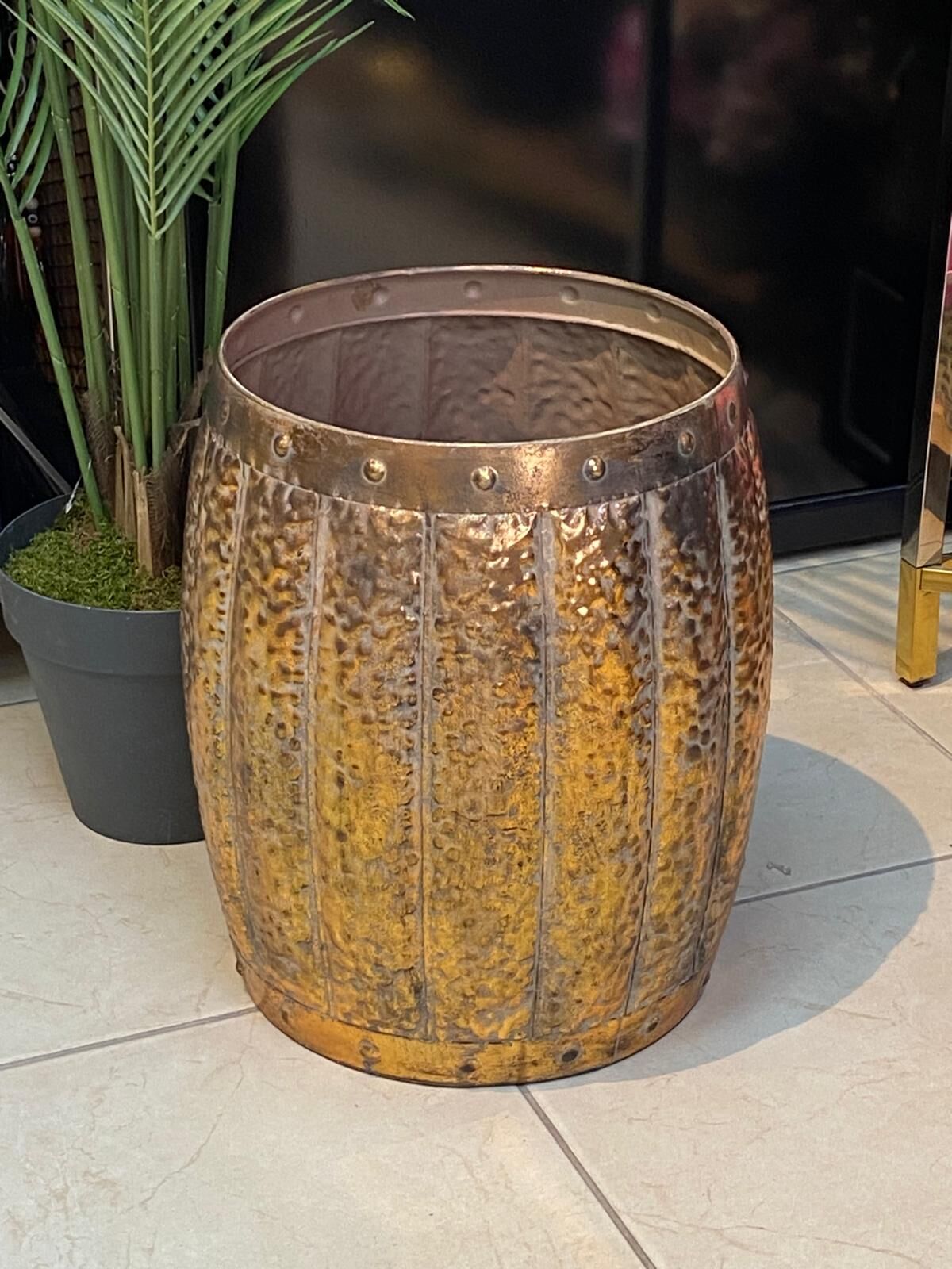 Metal Saksı y:46cm g:33cm