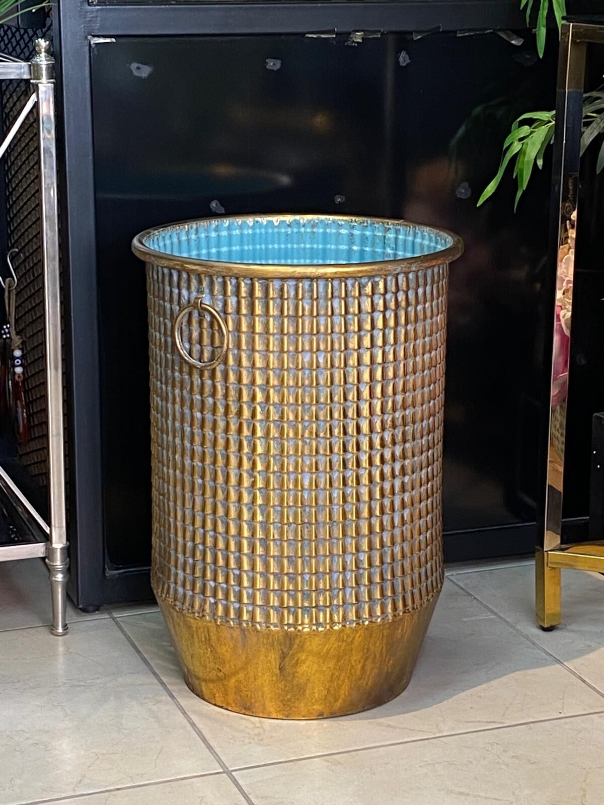 Metal Saksı y:56 cm g:39cm