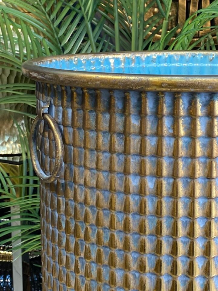 Metal Saksı y:49 cm g:31 cm