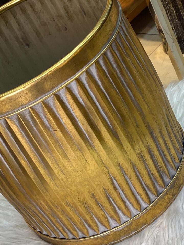 Metal Saksı y:36 cm g:35 cm